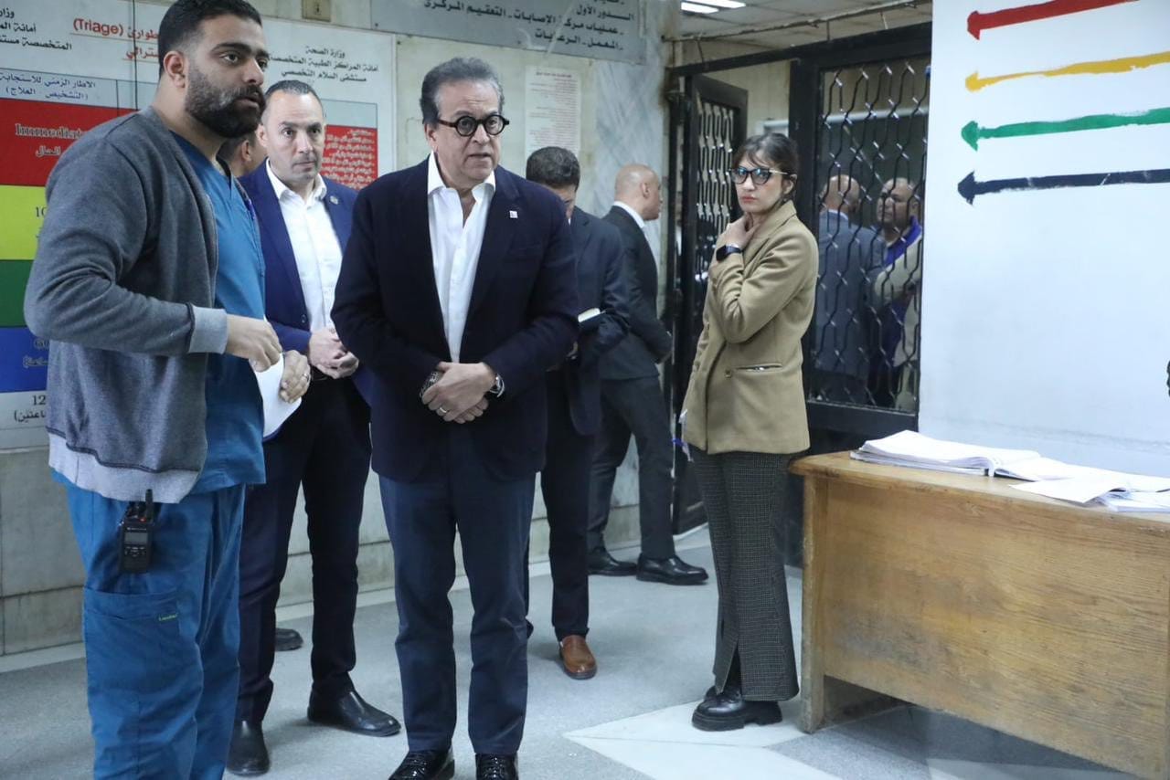 وزير الصحة والسكان الدكتور خالد عبدالغفار يتفقد مستشفى السلام التخصصي خلال جولة مفاجئة ويستمع للمرضى والعاملين.