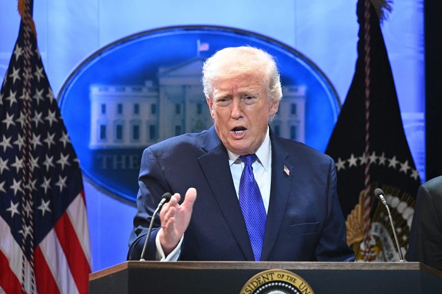 ترامب يلوّح بـ’رسوم جمركية أشد’ في وجه من ‘يتلاعب’ بقرارات المحكمة العليا