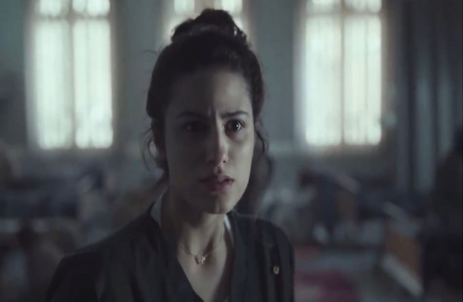 زوجها في حضن الموت.. طبيبة تواجه أقسى اختبار إنساني بين الأنقاض