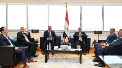 اجتماع تنسيقي لوزير الاستثمار مع قيادات الجهات المعنية لمناقشة تفعيل الربط الإلكتروني بين الجهات لتسريع خدمات المستثمرين.