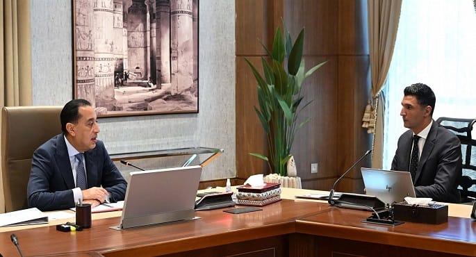 الدكتور مصطفى مدبولي رئيس مجلس الوزراء يلتقي بوزير الصناعة