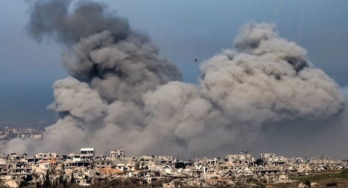 صور قصف مدفعي يستهدف مناطق سكنية في قطاع غزة