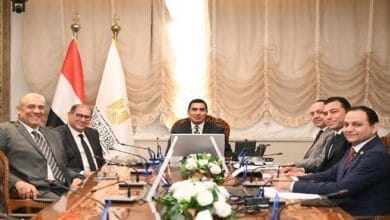 صورة لمعالي وزير الشباب والرياضة الأستاذ/ جوهر نبيل خلال استقباله للسيد المهندس/ حازم حمادة لمناقشة تحضيرات معرض "سبورت إكسبو".