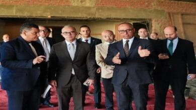 صورة لمعالي وزير الاستثمار والتجارة الخارجية الدكتور محمد فريد، وهو يجتمع بقيادات الهيئة المصرية العامة للمعارض والمؤتمرات لمناقشة خطط تطوير الصادرات.