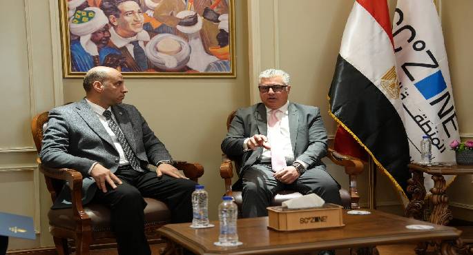 المهندس وليد جمال الدين رئيس الهيئة العامة للمنطقة الاقتصادية لقناة السويس والوزير حسن رداد وزير العمل خلال لقاء مشترك بالعاصمة الإدارية الجديدة لمناقشة التعاون في ملفات العمالة والتدريب وتنمية الكوادر البشرية