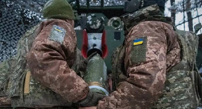 صورة أرشيفية لأنظمة الدفاع الجوي وهي تعترض طائرات مسيرة.