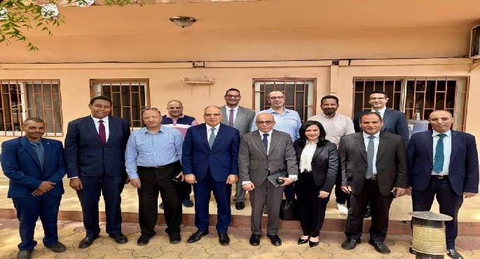 وزير الموارد المائية والري المصري خلال زيارته لمقر بعثة الري المصرية في جنوب السودان.