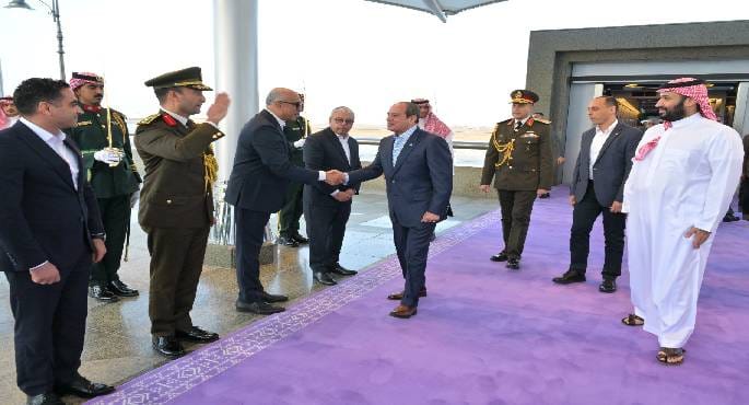 الرئيس عبد الفتاح السيسي والأمير محمد بن سلمان خلال لقائهما في جدة.