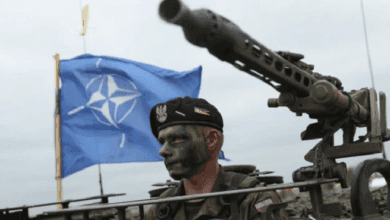 صورة تعبر عن تلاقي قادة أوروبيين خلال مؤتمر أمني.