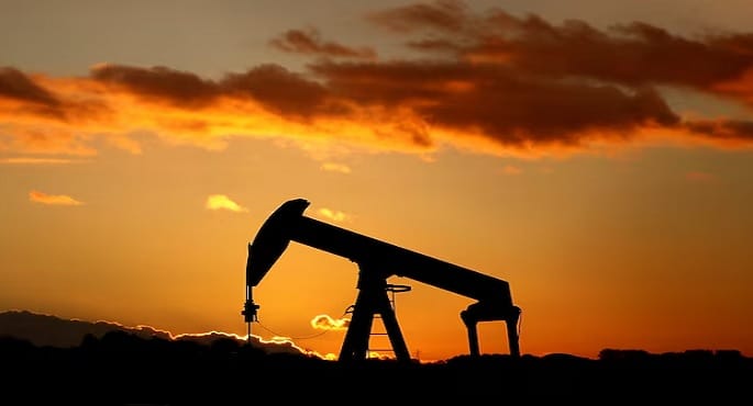 رسم بياني يوضح ارتفاع أسعار النفط.