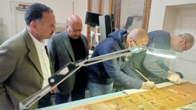 متحف التحرير يعيد الحياة لبردية فرعونية نادرة بعد عملية ترميم دقيقة