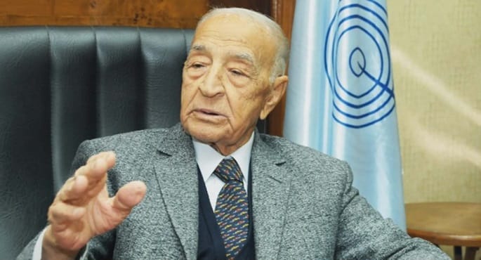 الهيئة الوطنية للإعلام تودع شيخ الإذاعيين فهمي عمر.. مسيرة حافلة بالعطاء الإعلامي