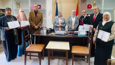 وكيل وزارة التعليم تكرم «المدرسة المنتجة» بالسويس.. إشادة بجهود الطلاب والمعلمين في معرض العاصمة الإدارية