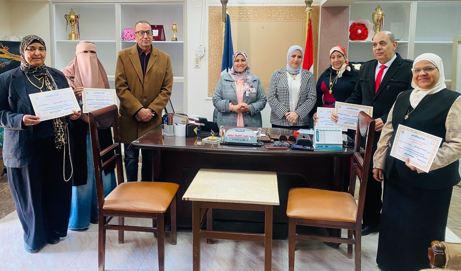 وكيل وزارة التعليم تكرم «المدرسة المنتجة» بالسويس.. إشادة بجهود الطلاب والمعلمين في معرض العاصمة الإدارية