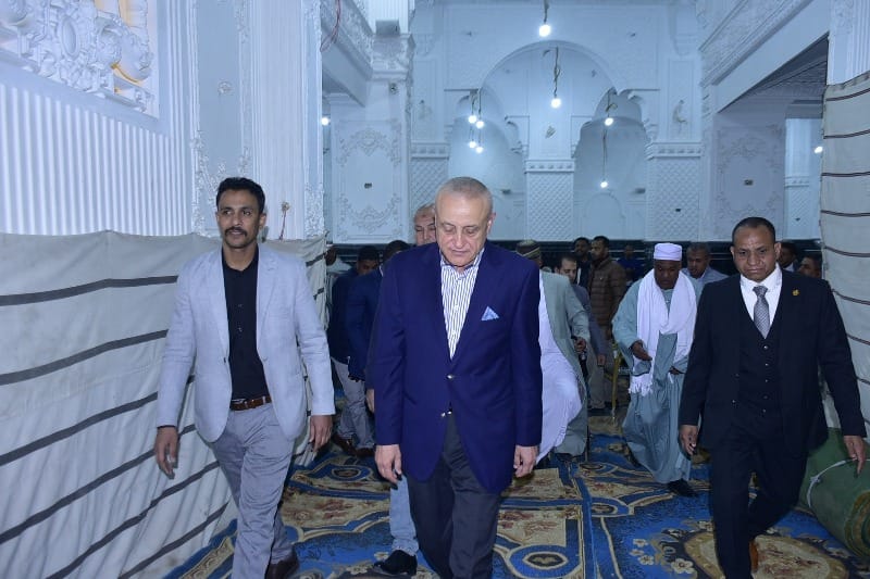 محافظ الأقصر يشهد أكبر موائد الإفطار ويكرم 56 حافظًا لكتاب الله