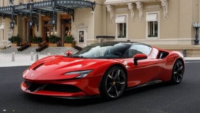 سائق بلا مأوى يقود فيراري ويكشف شبكة احتيال ضخمة تستنزف إعانات الدولة الفرنسية