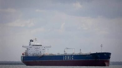 النفط يقترب لأعلى مستوياته في 7 أشهر