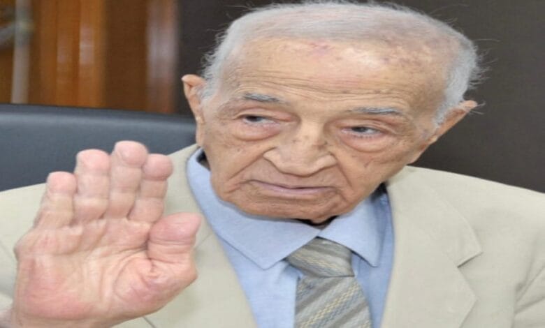 مجلس نقابة الإعلاميين ينعى شيخ الإذاعيين فهمي عمر