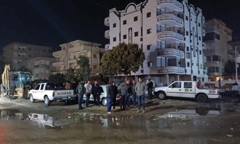 إصلاح كسر مفاجئ في ماسورة مياه بمنطقة الكرنك بمدينة جمصة