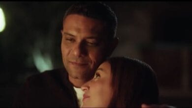 مكالمة تربك العلاقة بين آسر ودينا.. تصاعد الأحداث في الحلقة 8 من «اتنين غيرنا»