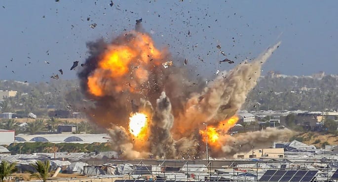 طائرات الاحتلال تشن غارات على شرق خان يونس جنوبى قطاع غزة