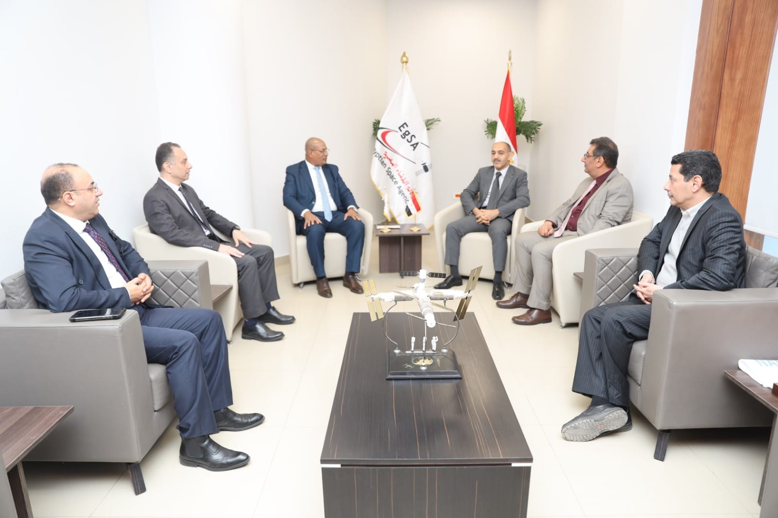 تحالف فضائي بين وكالة الفضاء المصرية والهيئة القومية للاستشعار من البعد| صور