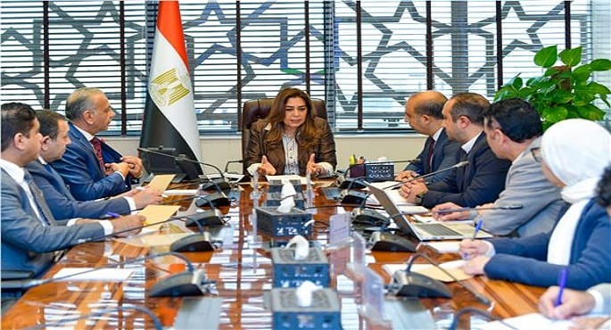 منال عوض : إصدار التصاريح لتداول المخلفات الخطرة خلال 15 يوماً