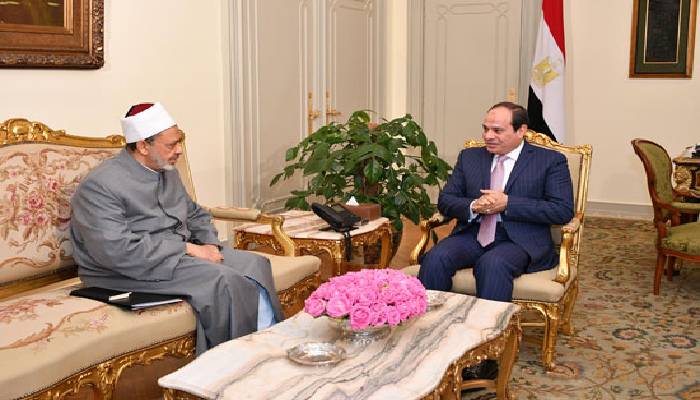 الرئيس السيسى يجرى اتصالا بشيخ الأزهر للاطمئنان على صحته