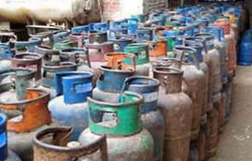 ضبط صاحب مستودع غاز تصرف في 30 اسطوانة لبيعها فى السوق السوداء بكفرالشيخ