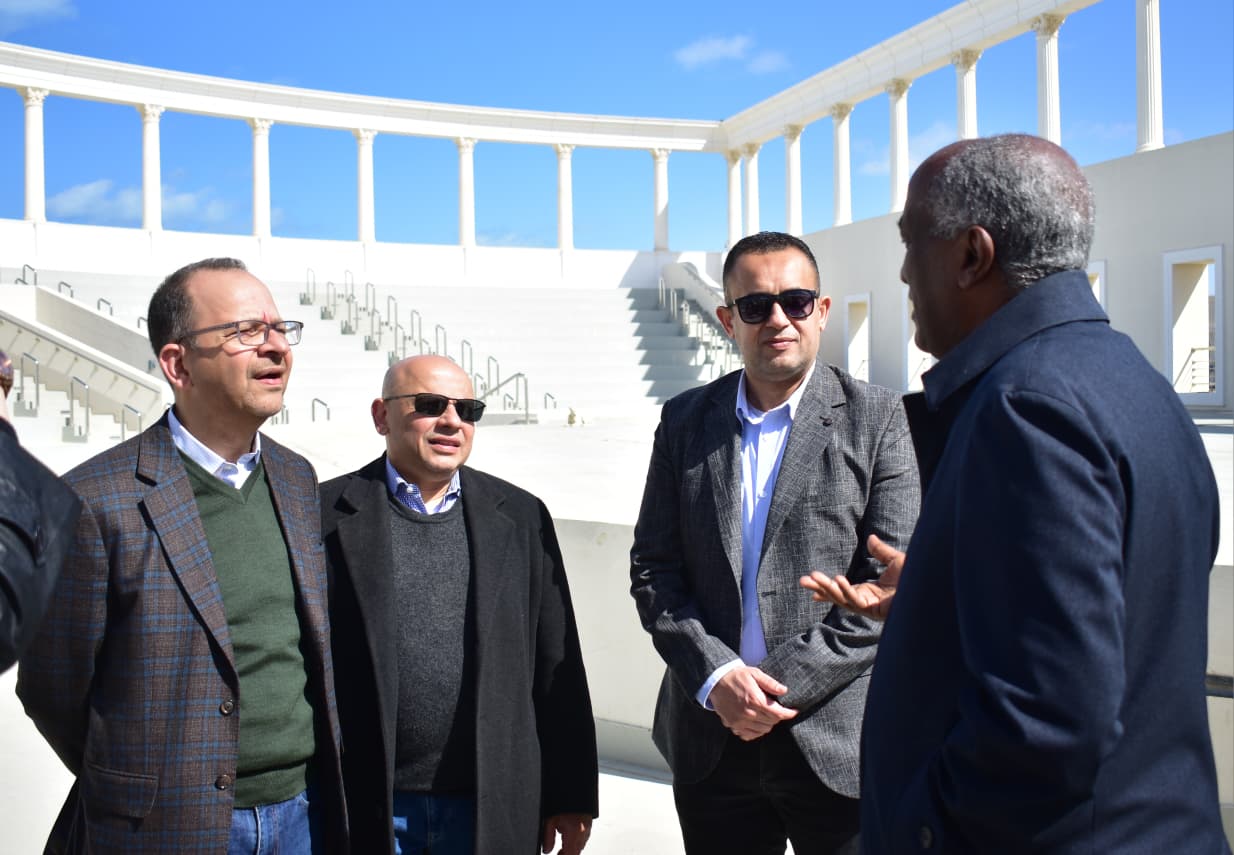 وفد من وزارة الخارجية يتفقد مركز المؤتمرات بمدينة العلمين الجديدة| صور