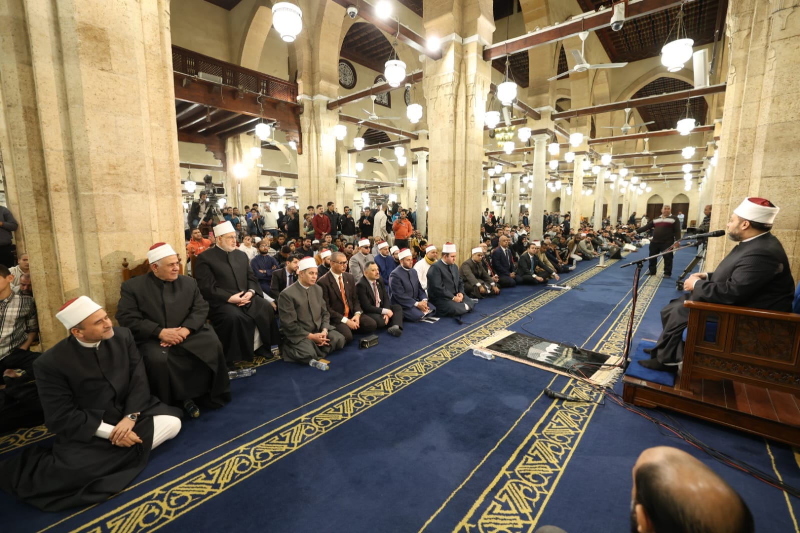 في درس التراويح.. الأزهر يدق ناقوس الخطر: متابعة الأبناء ضرورة| صور