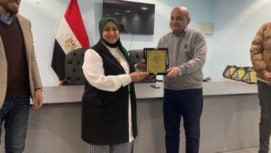 تكريم وكيل وزارة التعليم بالسويس لدعمها مبادرة «رهن إشارتك»| صور