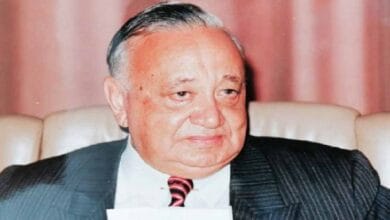 فى ذكرى الرحيل …ثروت عكاشة مشروع ثقافى فى هيئة رجل دولة