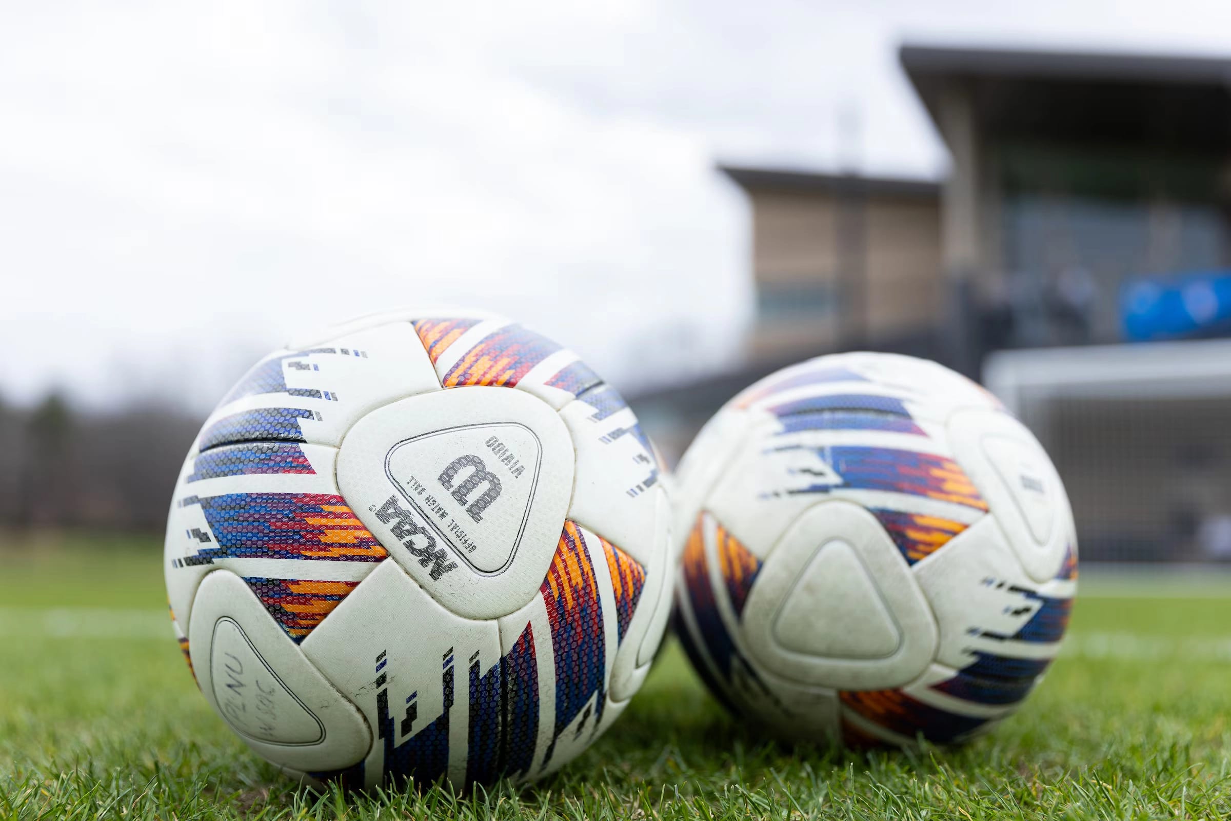 مباريات اليوم.. الشباب يصطدم بالهلال وأستون فيلا يواجه ولفرهامبتون