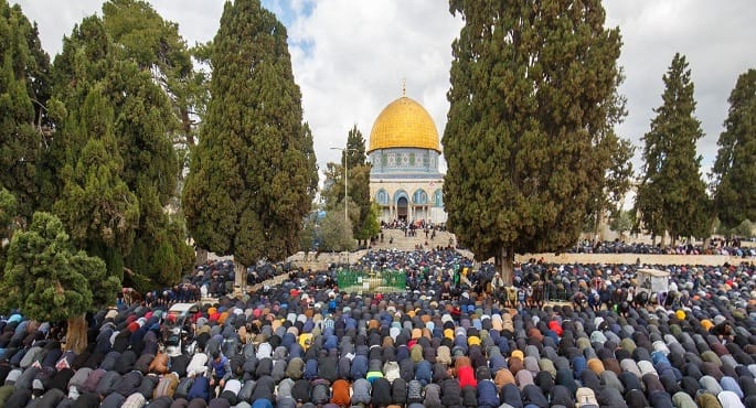 100 ألف مصل يؤدون صلاة الجمعة الثانية من رمضان فى المسجد الأقصى