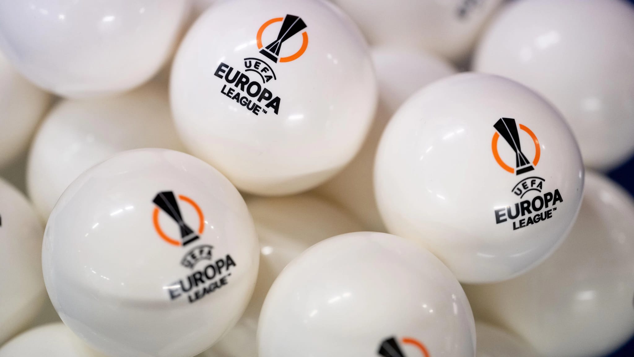 الدوري الأوروبي.. ليل يصطدم بأستون فيلا ومواجهة إيطالية بين روما وبولونيا