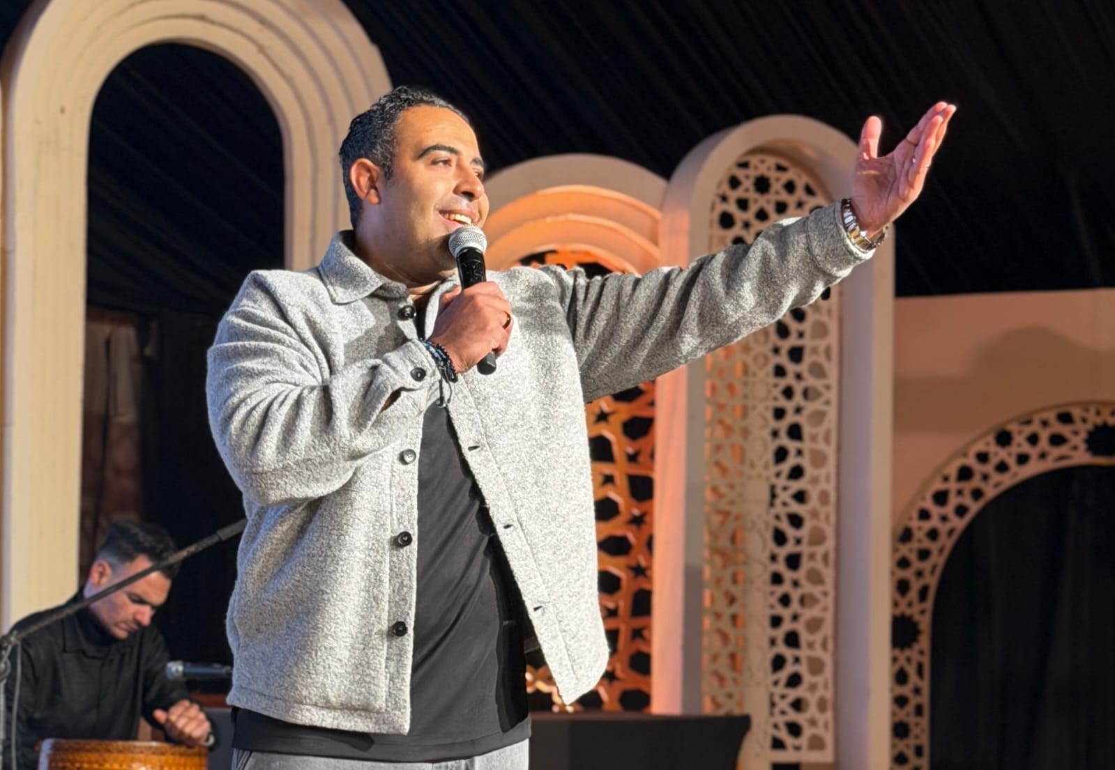 محمد عدوية يتألق بأجمل أغانيه في سهرة رمضانية | صور