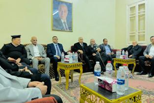 محافظ قنا يقدم واجب العزاء لأسرة "شيخ الإذاعيين" فهمي عمر| صور