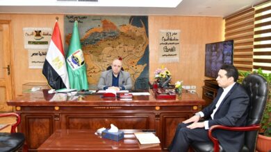 محافظ الفيوم يناقش خطط وآليات تطبيق منظومة متكاملة للنظافة وإدارة المخلفات | صور