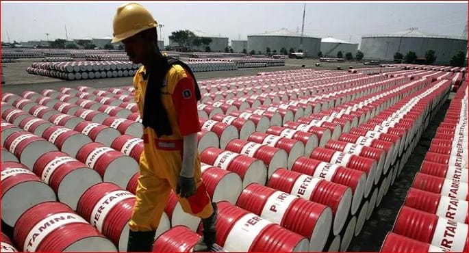 توقعات بوصول النفط لـ80 دولارا بسبب الحرب بين أمريكا وإيران