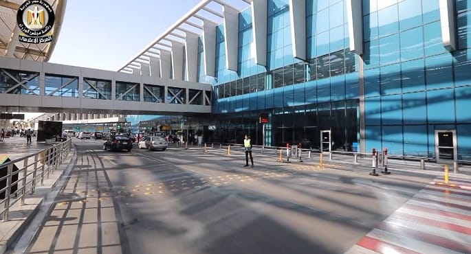 وزير الطيران المدنى يوجه برفع درجة الاستعداد القصوى بمطار القاهرة الدولى وجميع المطارات