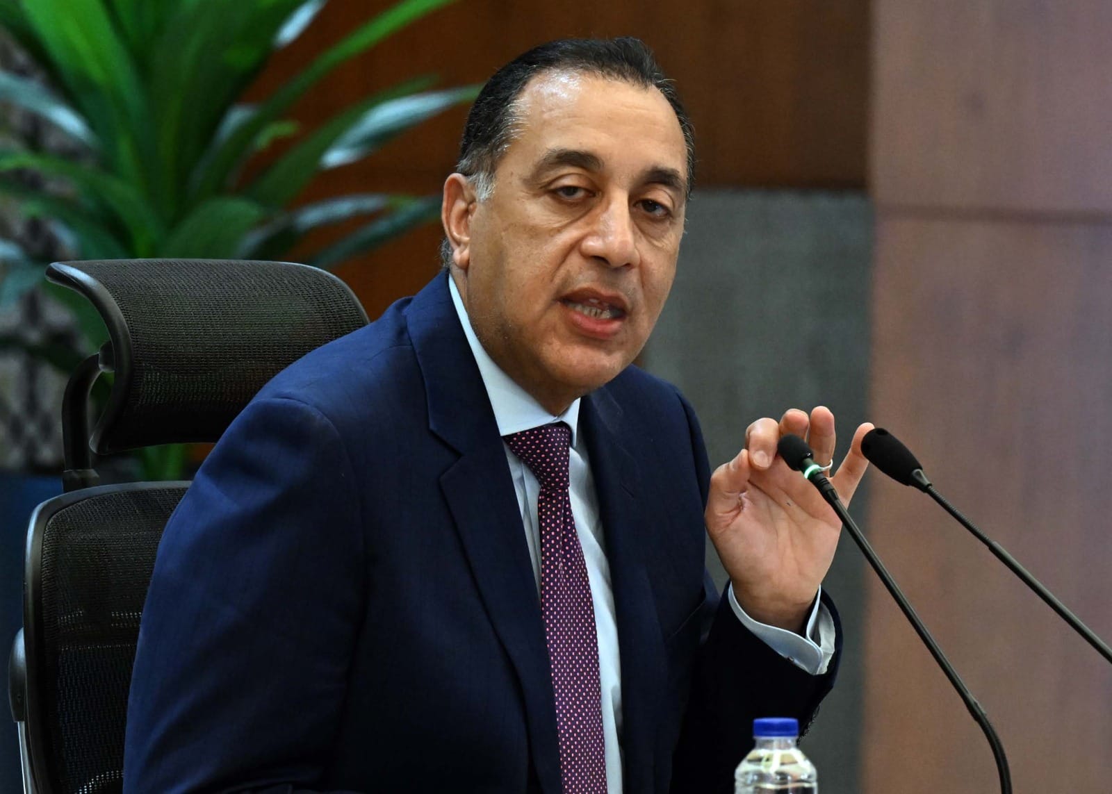 مدبولى يتابع موقف انتظام واستقرار الشبكة القومية للكهرباء وتأمين إمدادات الغاز