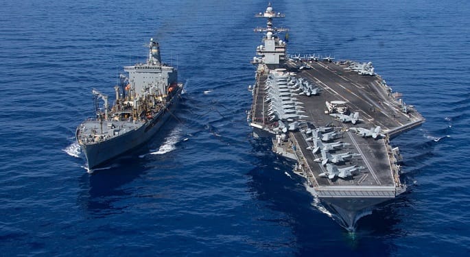 صورة لحاملة الطائرات الأمريكية "جيرالد فورد" تعبر مضيق جبل طارق.
