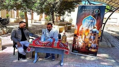 صورة توضيحية لفرق طبية متنقلة تابعة للهيئة العامة للرعاية الصحية تقدم خدماتها للمنتفعين في إطار حملة 'رمضان بصحة لكل العيلة' خلال شهر رمضان.