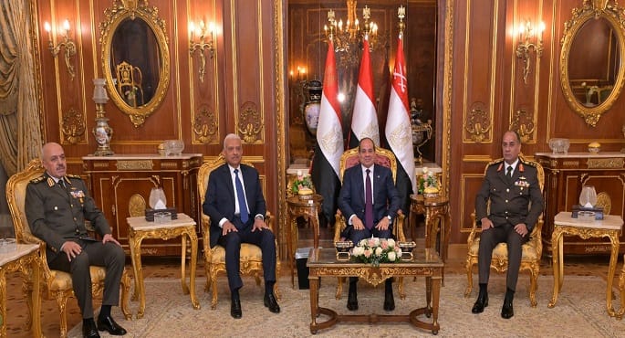 الرئيس عبد الفتاح السيسي يكرم الفريق أول عبدالمجيد صقر