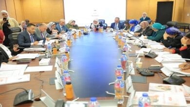 صورة للجنة اختيار الأمهات المثاليات بوزارة التضامن الاجتماعي، تضم المهندسة مرجريت صاروفيم، وهي تستعرض أوراق الترشيح للمتقدمات.