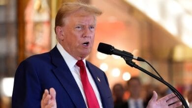 الرئيس الأمريكي دونالد ترامب ورئيس مجلس الوزراء الدكتور مصطفى مدبولي يتحدثان خلال اجتماع مجلس السلام حول مستقبل قطاع غزة ودور مصر.