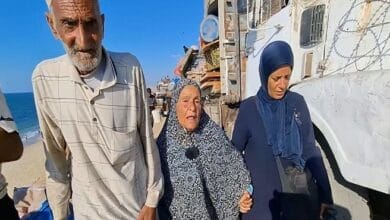 تقرير الأمم المتحدة لحقوق الإنسان يوثق ممارسات الاحتلال الإسرائيلي في غزة والضفة الغربية، مع صور رمزية لخراب وحقوق إنسان منتهكة، ويبرز مخاوف من التطهير العرقي وجرائم الحرب.