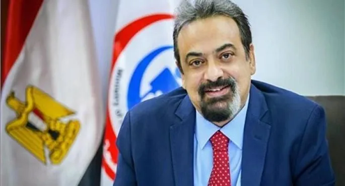 صورة توضيحية لعلب أدوية يتم تسليمها عند باب منزل.