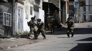 صورة رمزية لاقتحام قوات الاحتلال الإسرائيلي لمنطقة فلسطينية.